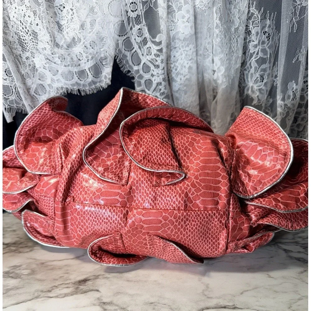 SR SQUARED BY SONDRA ROBERTS LAYERED RUFFLES SNAKESKIN TEXTURE HANDBAG (A2956)